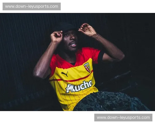 朗斯22轮仅失17球 钢铁防线成登顶榜首最大本钱 朗斯22轮仅失17球 钢铁防线成登顶榜首最大本钱