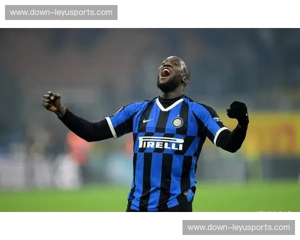 美国队演练普利西奇内切制造犯规，伯哈尔特寻求前场定位球机会